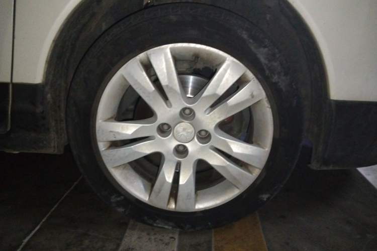 Used Peugeot 3008 2015 2.0L Automatic Classic Edition Right Front Wheel Hub