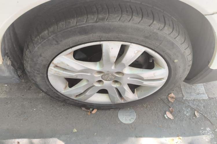 Used Peugeot 3008 2015 1.6THP Automatic Classic Edition Right Front Wheel Hub