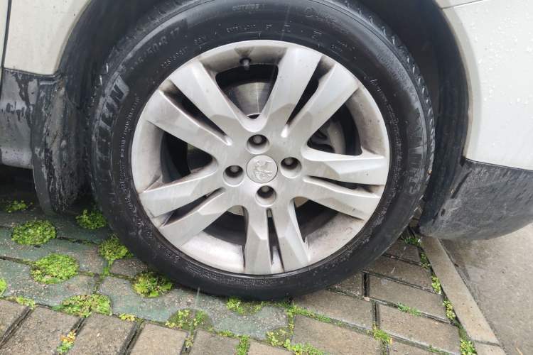 Used Peugeot 3008 2015 2.0L Automatic Classic Edition Right Front Wheel Hub