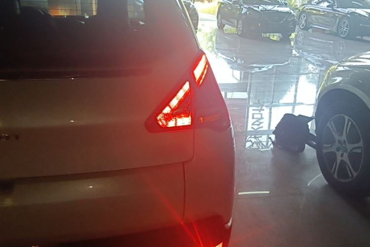 Used Peugeot 3008 2015 2.0L Automatic Classic Edition Right Rear Taillight