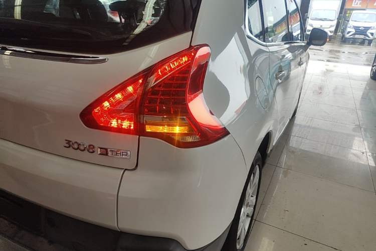 Used Peugeot 3008 2015 1.6THP Automatic Classic Edition Right Rear Taillight