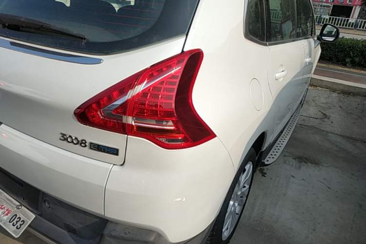 Used Peugeot 3008 2015 1.6THP Automatic Classic Edition Right Rear Taillight