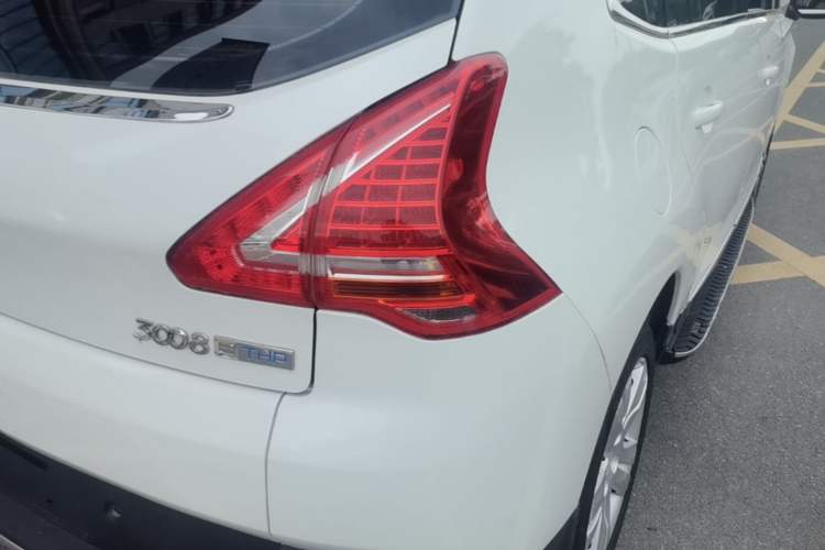 Used Peugeot 3008 2015 1.6THP Automatic Classic Edition Right Rear Taillight