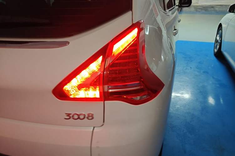 Used Peugeot 3008 2015 2.0L Automatic Classic Edition Right Rear Taillight