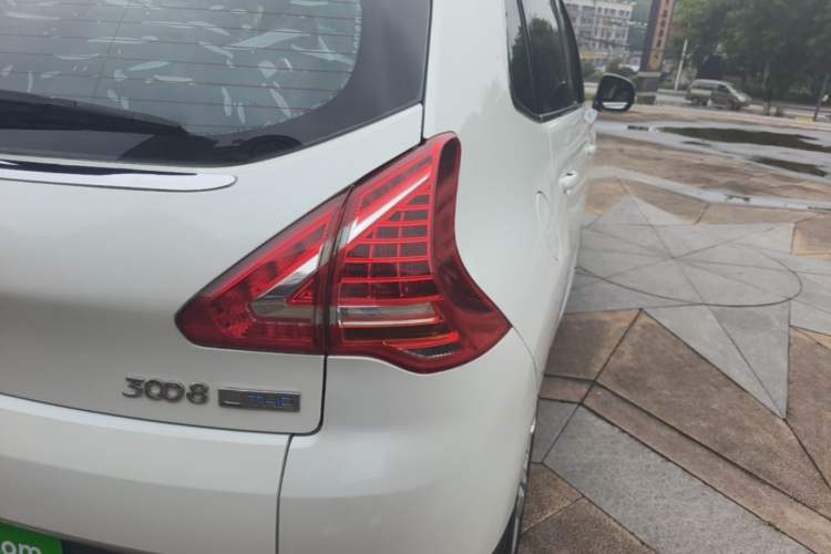 Used Peugeot 3008 2015 1.6THP Automatic Classic Edition Right Rear Taillight
