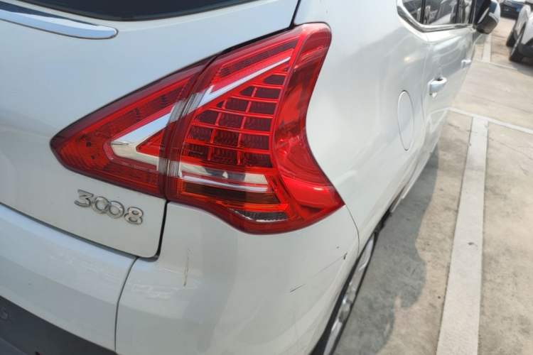 Used Peugeot 3008 2015 1.6THP Automatic Classic Edition Right Rear Taillight