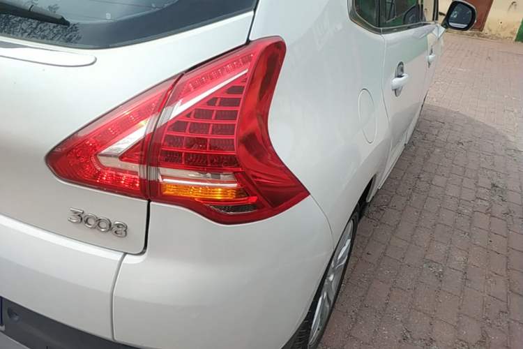 Used Peugeot 3008 2015 2.0L Automatic Classic Edition Right Rear Taillight