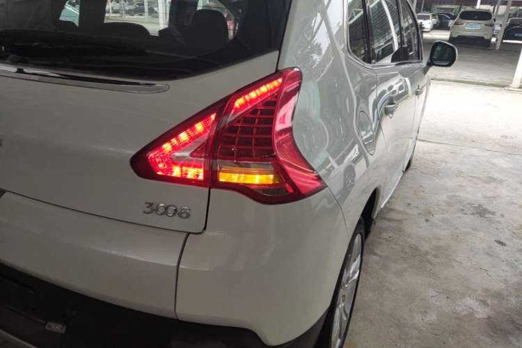 Used Peugeot 3008 2015 2.0L Automatic Classic Edition Right Rear Taillight