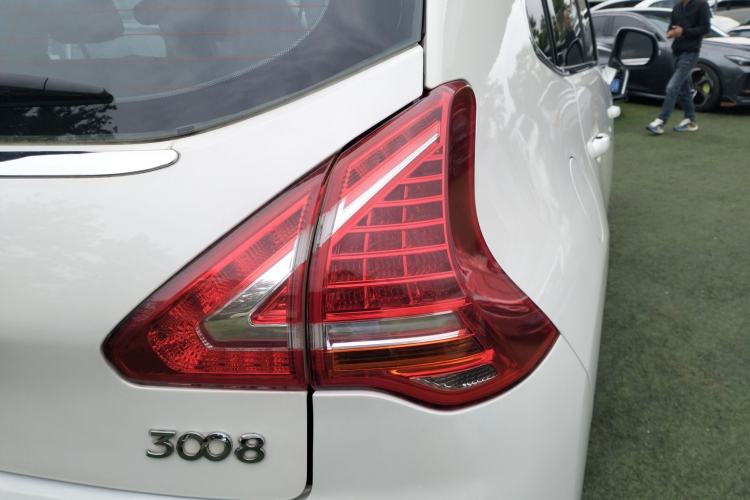 Used Peugeot 3008 2015 2.0L Automatic Classic Edition Right Rear Taillight