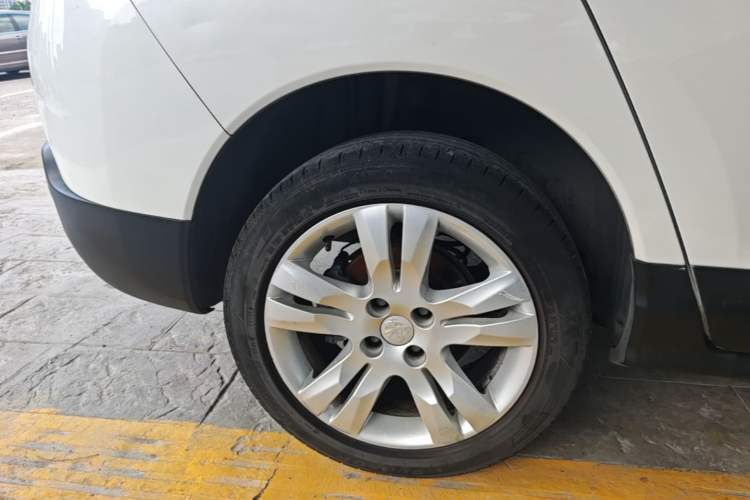 Used Peugeot 3008 2015 1.6THP Automatic Prestige Edition Right Rear Wheel Hub