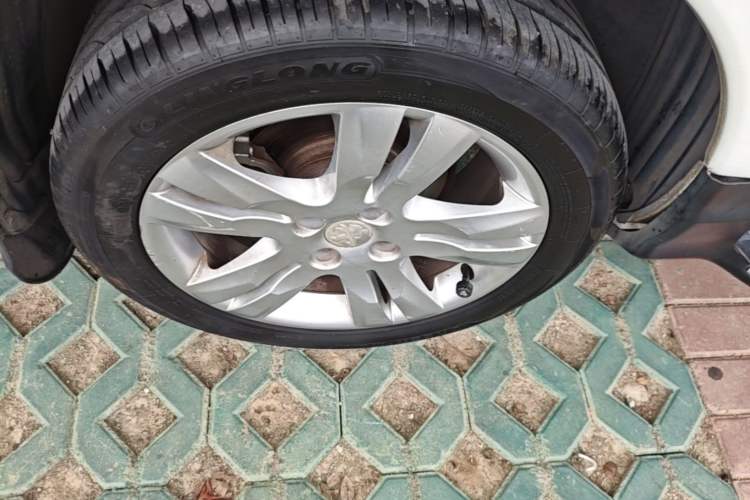 Used Peugeot 3008 2015 1.6THP Automatic Trend Edition Right Rear Wheel Hub