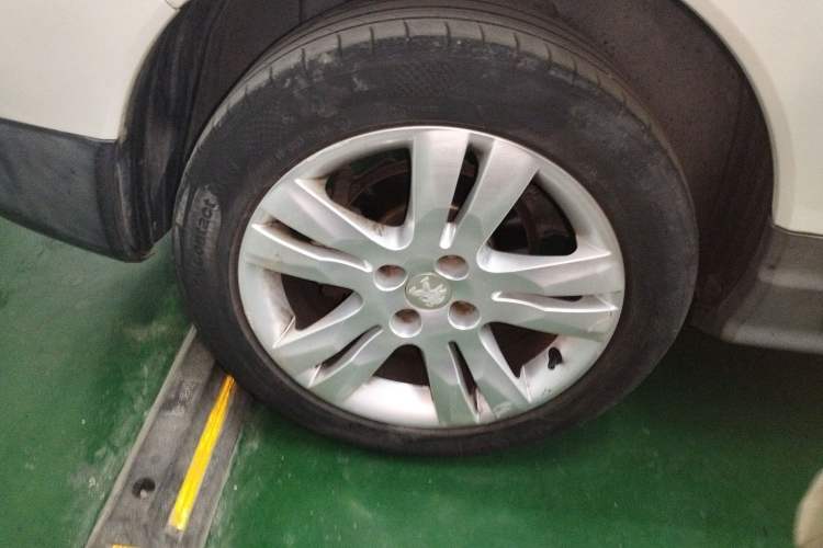 Used Peugeot 3008 2015 1.6THP Automatic Trend Edition Right Rear Wheel Hub