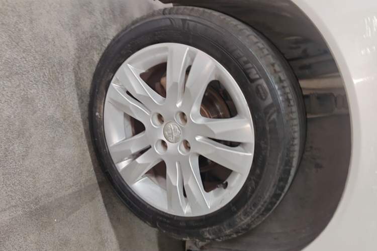 Used Peugeot 3008 2015 1.6THP Automatic Prestige Edition Right Rear Wheel Hub