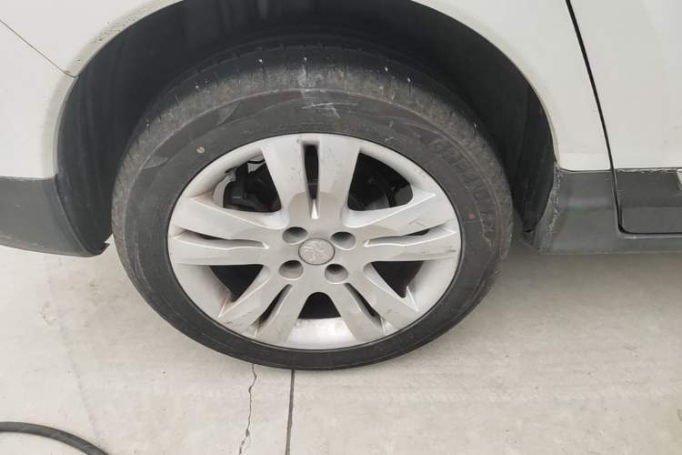 Used Peugeot 3008 2015 2.0L Automatic Classic Edition Right Rear Wheel Hub
