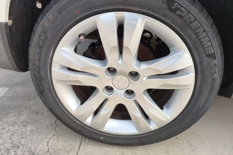 Used Peugeot 3008 2015 1.6THP Automatic Classic Edition Right Rear Wheel Hub