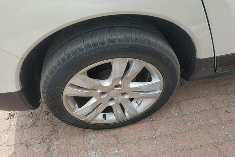 Used Peugeot 3008 2015 2.0L Automatic Classic Edition Right Rear Wheel Hub
