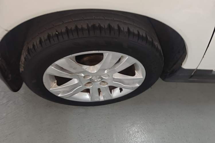 Used Peugeot 3008 2015 2.0L Automatic Classic Edition Right Rear Wheel Hub