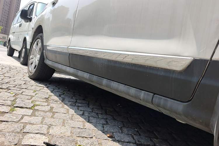 Used Peugeot 3008 2015 1.6THP Automatic Trend Edition Right Side Sill