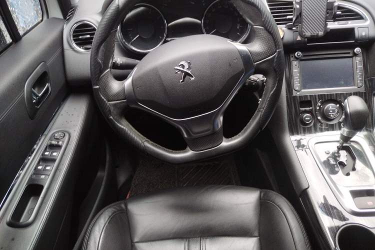 Used Peugeot 3008 2015 2.0L Automatic Trend Edition Steering Wheel