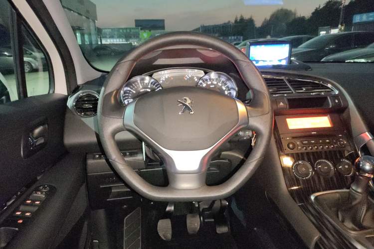 Used Peugeot 3008 2015 2.0L Manual Classic Edition Steering Wheel