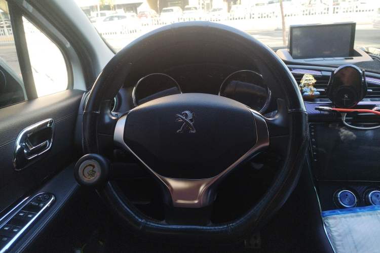 Used Peugeot 3008 2015 2.0L Automatic Classic Edition Steering Wheel