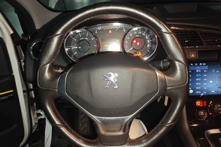 Used Peugeot 3008 2015 2.0L Automatic Trend Edition Steering Wheel