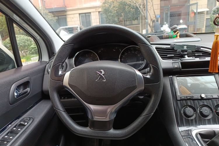 Used Peugeot 3008 2015 2.0L Manual Classic Edition Steering Wheel