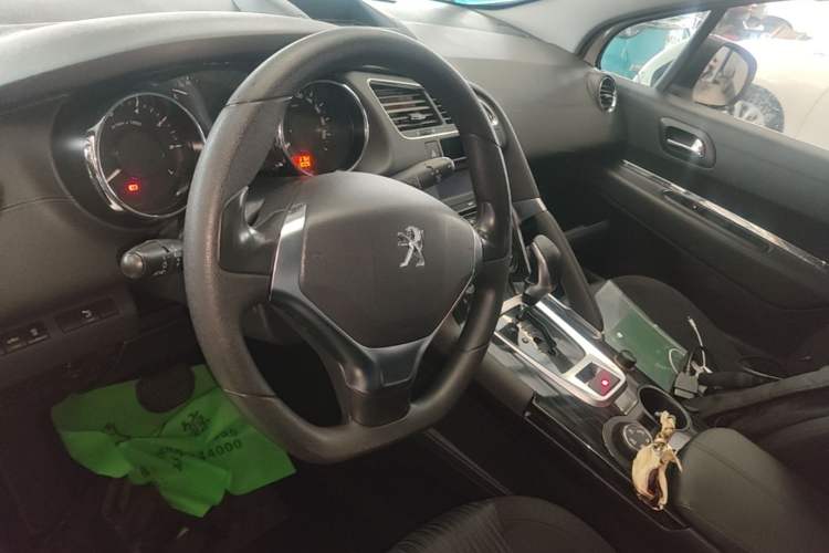 Used Peugeot 3008 2015 1.6THP Automatic Classic Edition Steering Wheel
