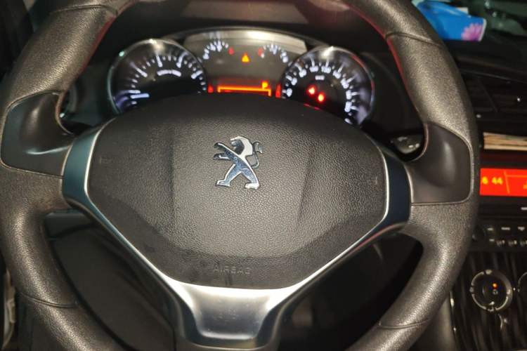Used Peugeot 3008 2015 2.0L Automatic Classic Edition Steering Wheel