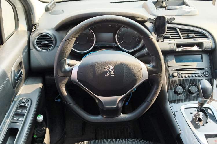 Used Peugeot 3008 2015 1.6THP Automatic Classic Edition Steering Wheel