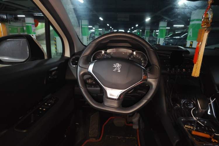 Used Peugeot 3008 2015 1.6THP Automatic Prestige Edition Steering Wheel