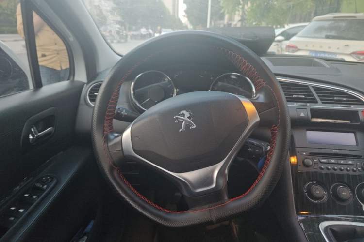 Used Peugeot 3008 2015 2.0L Manual Classic Edition Steering Wheel