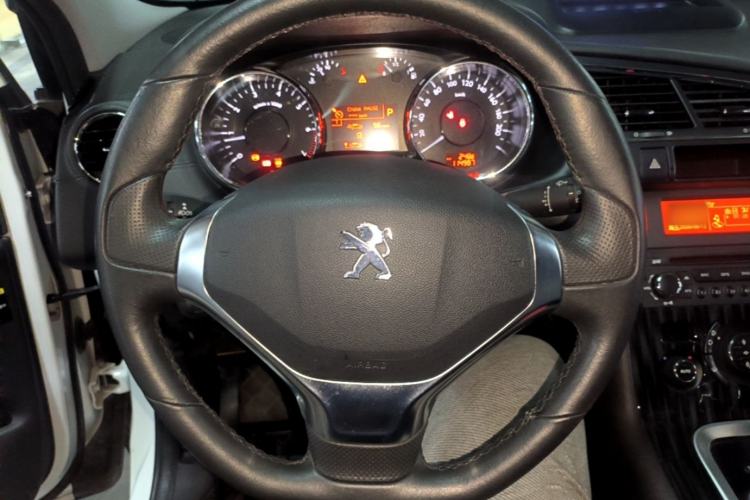 Used Peugeot 3008 2015 2.0L Automatic Trend Edition Steering Wheel