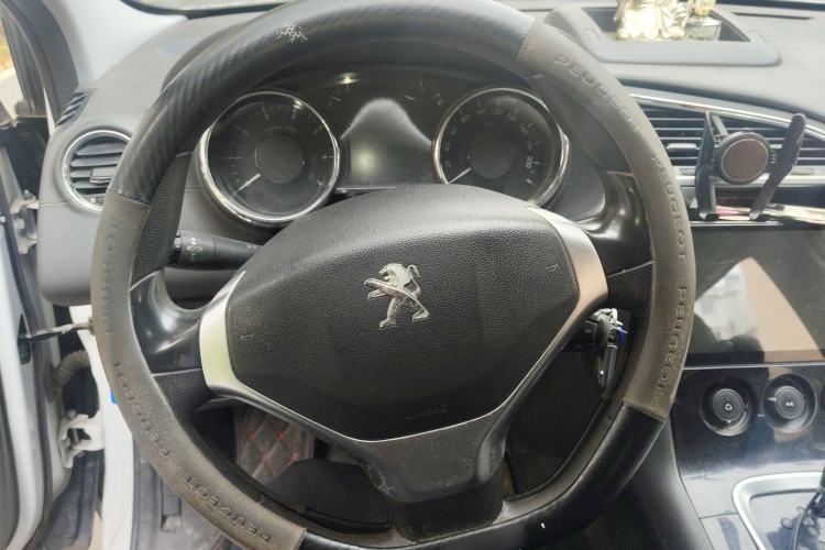 Used Peugeot 3008 2015 2.0L Automatic Classic Edition Steering Wheel