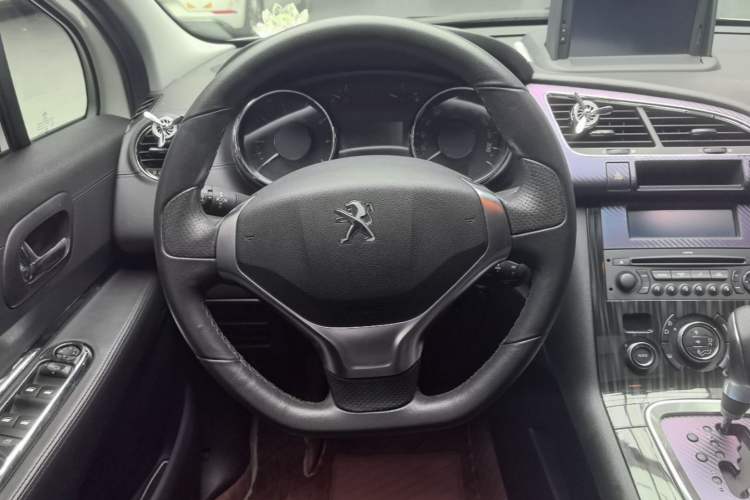 Used Peugeot 3008 2015 2.0L Automatic Trend Edition Steering Wheel