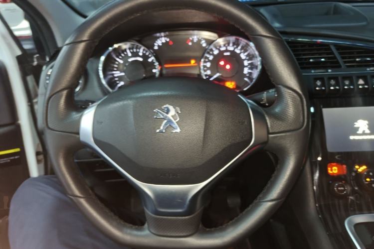 Used Peugeot 3008 2015 1.6THP Automatic Prestige Edition Steering Wheel