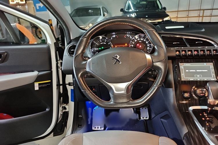Used Peugeot 3008 2015 1.6THP Roland Garros Edition Steering Wheel