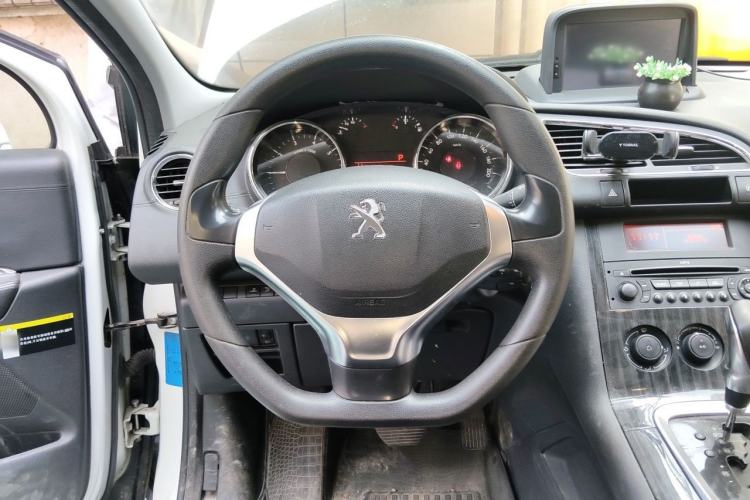 Used Peugeot 3008 2015 2.0L Automatic Classic Edition Steering Wheel