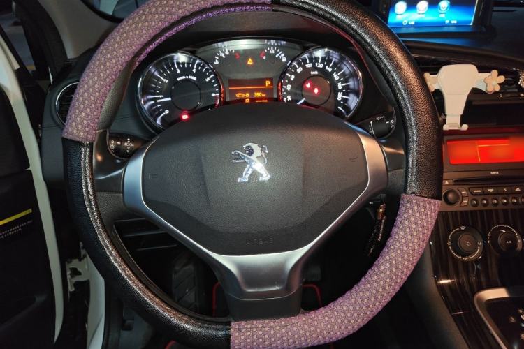 Used Peugeot 3008 2015 2.0L Automatic Classic Edition Steering Wheel