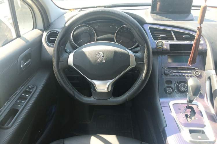 Used Peugeot 3008 2015 2.0L Automatic Trend Edition Steering Wheel