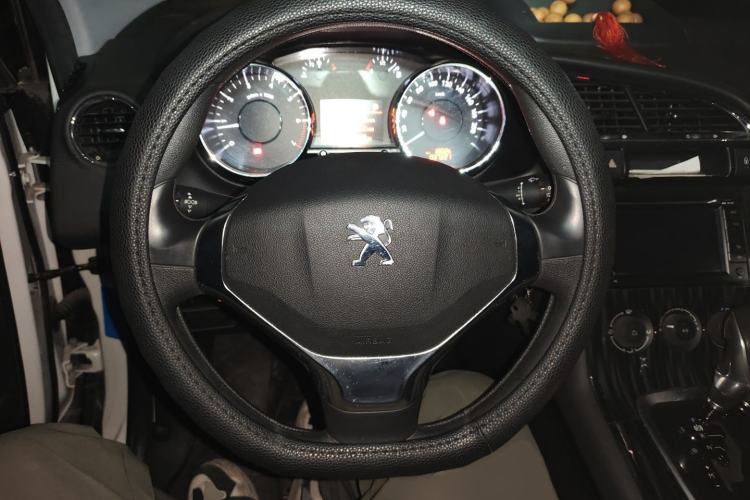 Used Peugeot 3008 2015 2.0L Automatic Classic Edition Steering Wheel