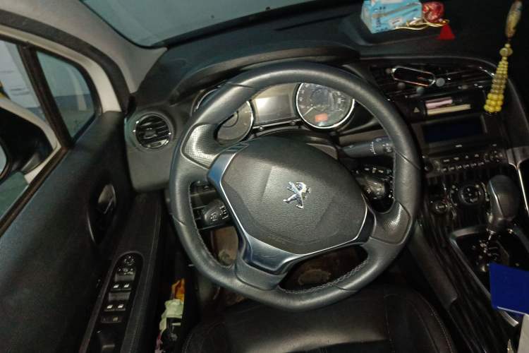 Used Peugeot 3008 2015 2.0L Automatic Trend Edition Steering Wheel