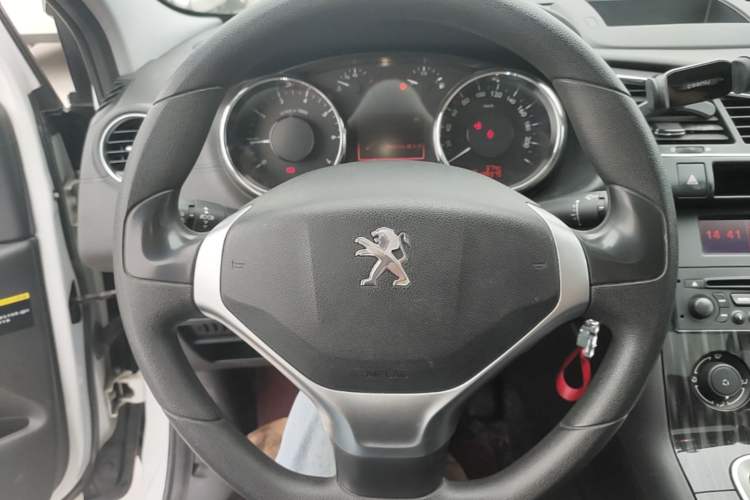 Used Peugeot 3008 2015 2.0L Automatic Classic Edition Steering Wheel