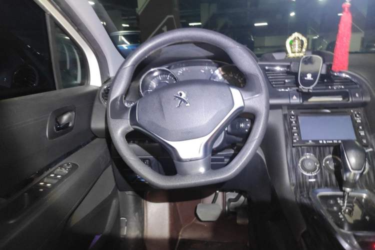 Used Peugeot 3008 2015 1.6THP Automatic Classic Edition Steering Wheel