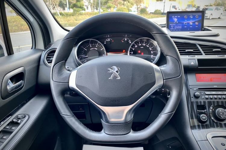 Used Peugeot 3008 2015 2.0L Automatic Trend Edition Steering Wheel