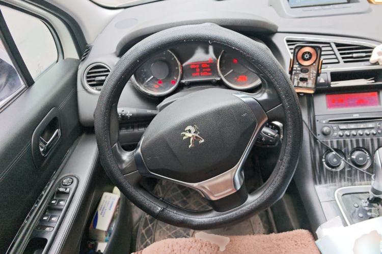 Used Peugeot 3008 2015 1.6THP Automatic Classic Edition Steering Wheel