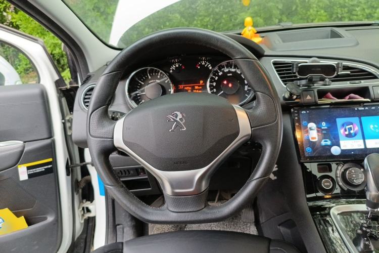 Used Peugeot 3008 2015 2.0L Automatic Trend Edition Steering Wheel