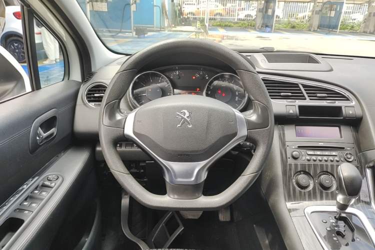 Used Peugeot 3008 2015 1.6THP Automatic Classic Edition Steering Wheel