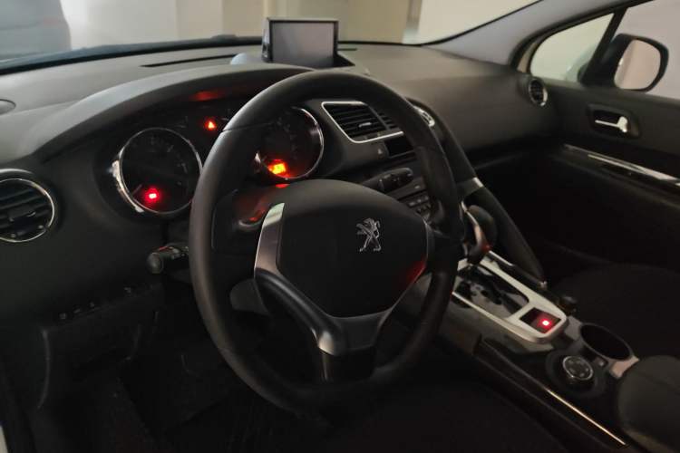 Used Peugeot 3008 2015 1.6THP Automatic Classic Edition Steering Wheel