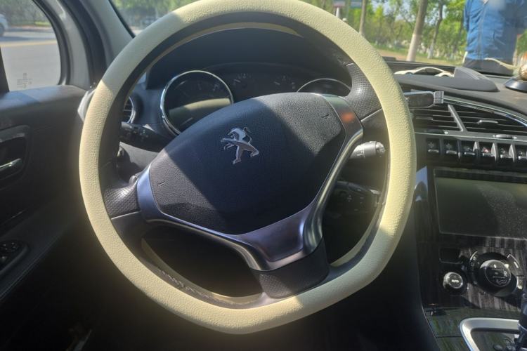 Used Peugeot 3008 2015 1.6THP Automatic Prestige Edition Steering Wheel